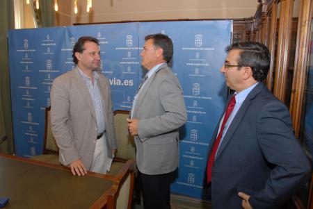 Imagen Diputación y Ayuntamiento renuevan el convenio de colaboración para la prestación del servicio de extinción de incendios