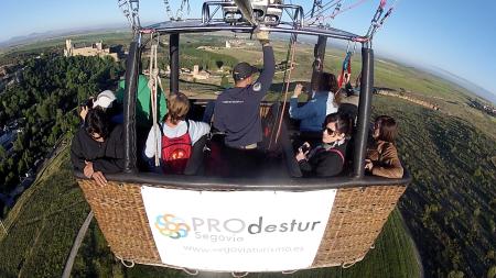 Imagen Blogueros de toda España disfrutaron de Segovia  desde el globo junto  al naturalista Joaquín Araujo