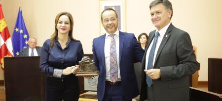 Imagen El granadino Antonio Praena recibe el XXVII Premio de Poesía Jaime Gil de BIedma