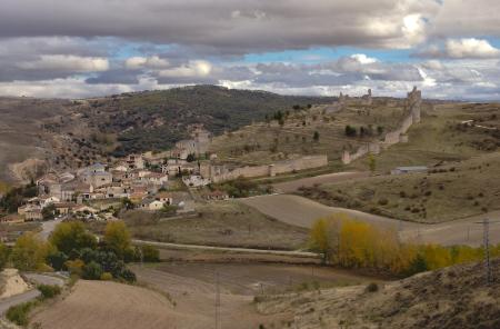 2 Fuentidueña y su muralla-Jorge Cerrada